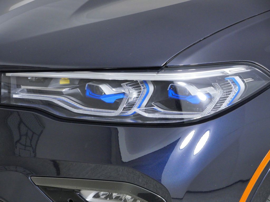 Thumbnail: 2021 BMW X7 - 17