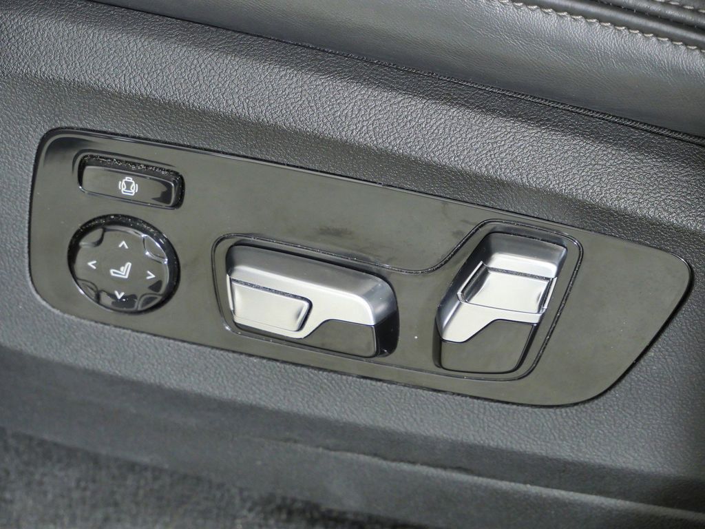Thumbnail: 2021 BMW X7 - 44