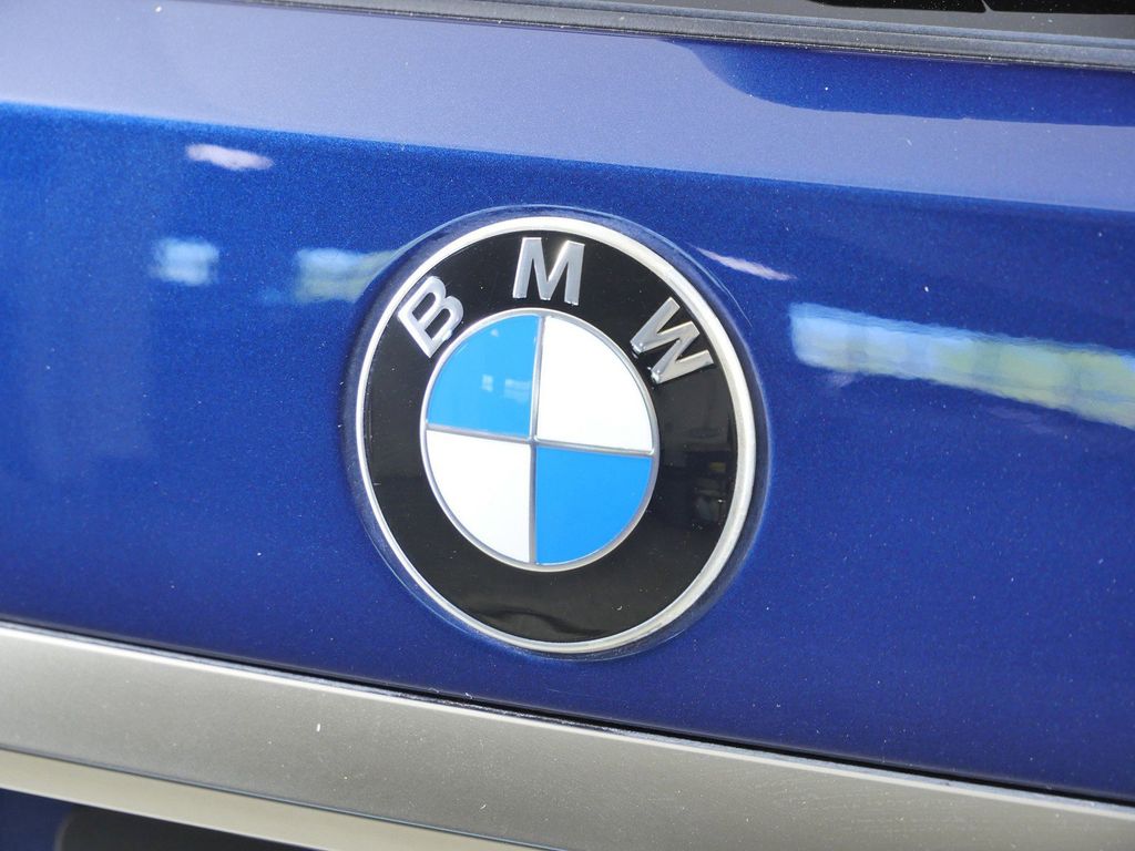 Thumbnail: 2021 BMW X7 - 7