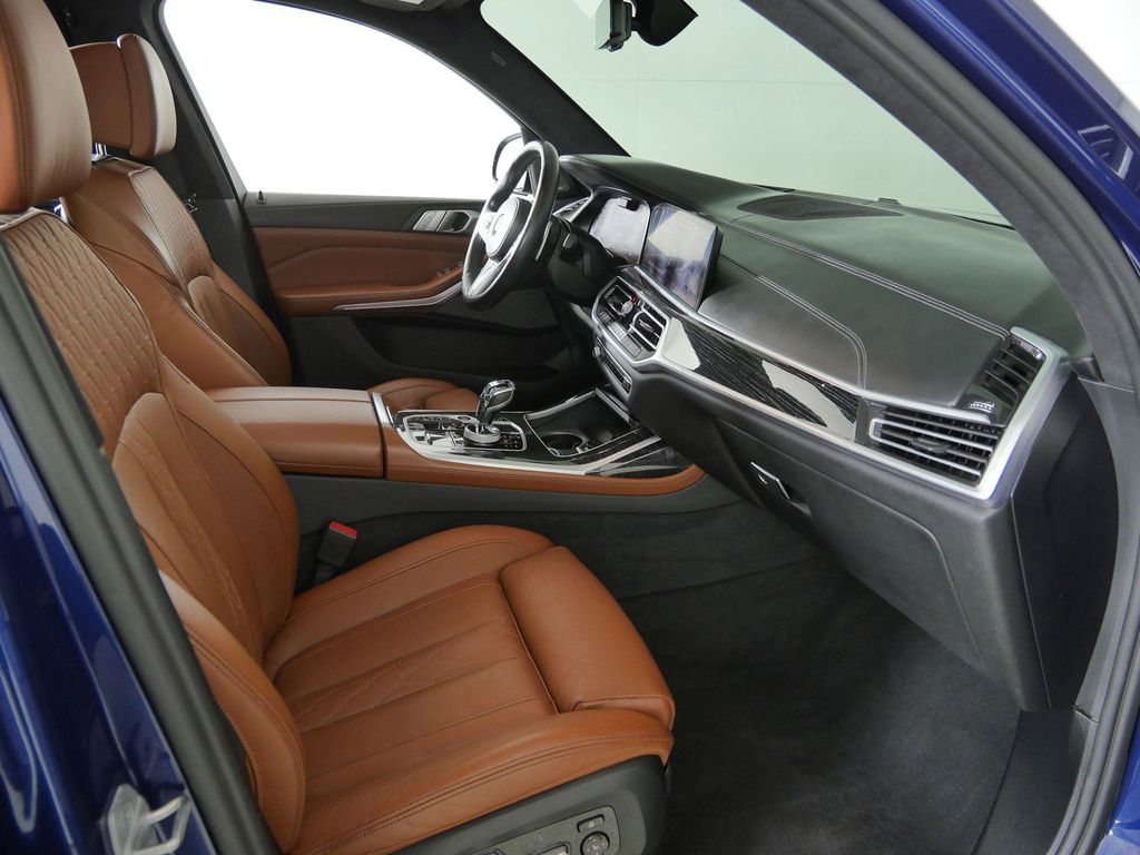 Thumbnail: 2021 BMW X7 - 9