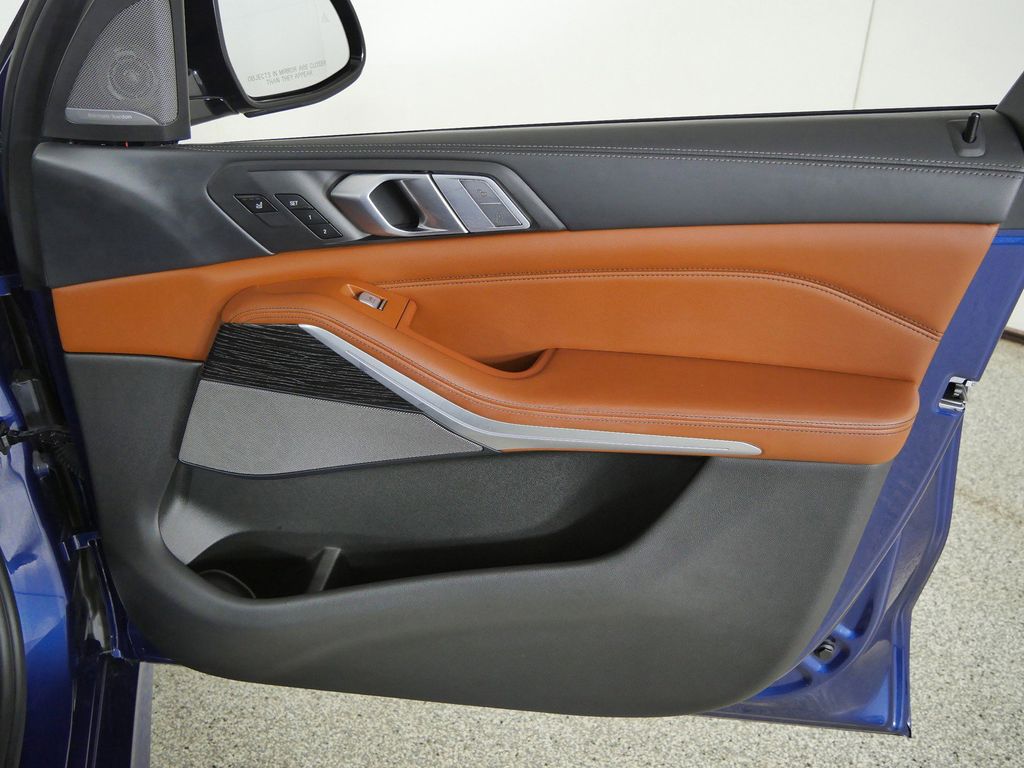 Thumbnail: 2021 BMW X7 - 26