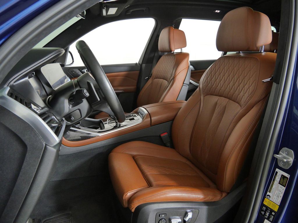 Thumbnail: 2021 BMW X7 - 41