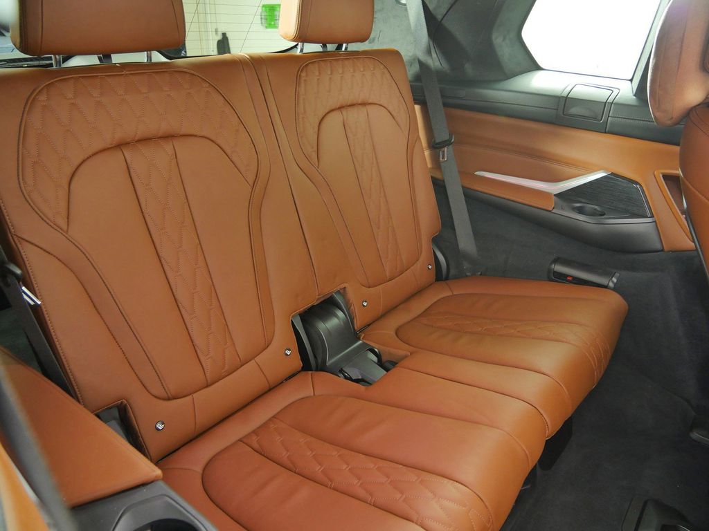 Thumbnail: 2021 BMW X7 - 32