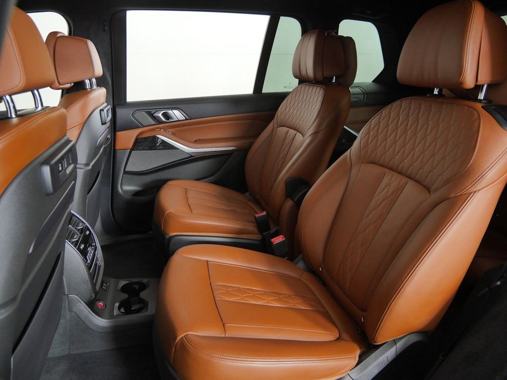 Thumbnail: 2021 BMW X7 - 38