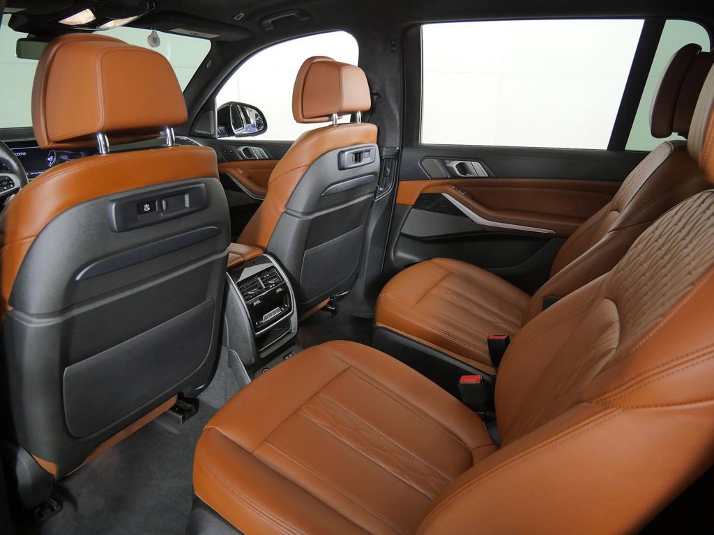 Thumbnail: 2021 BMW X7 - 37