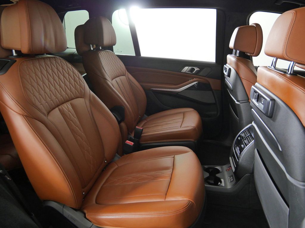 Thumbnail: 2021 BMW X7 - 30