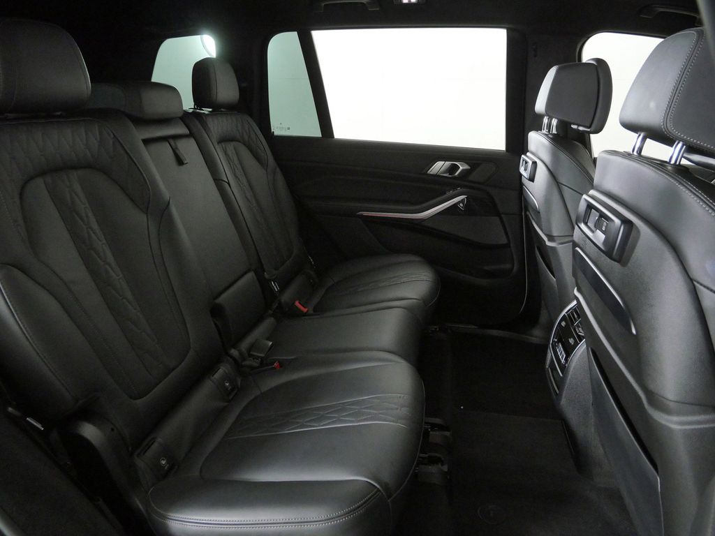 Thumbnail: 2022 BMW X7 - 31