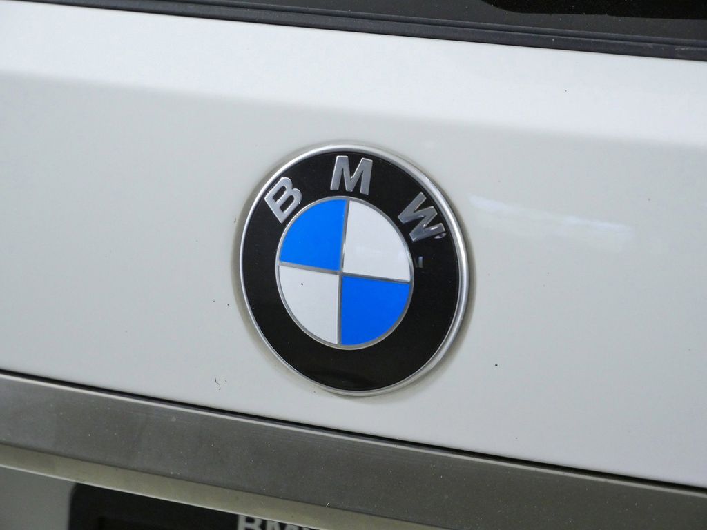 Thumbnail: 2022 BMW X7 - 7