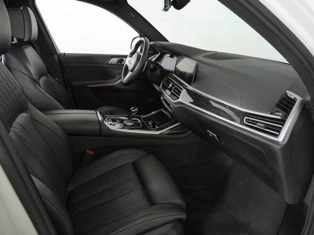 Thumbnail: 2022 BMW X7 - 9