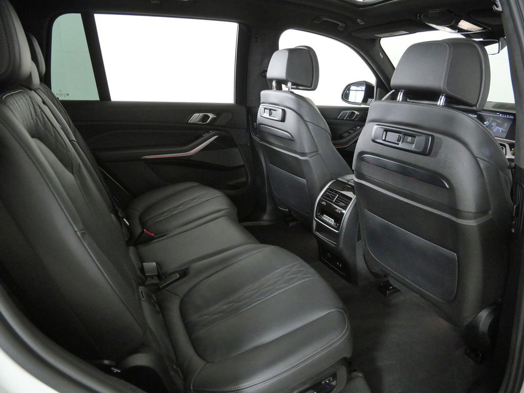 Thumbnail: 2022 BMW X7 - 11