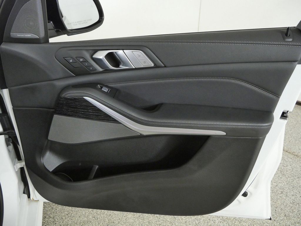 Thumbnail: 2022 BMW X7 - 27