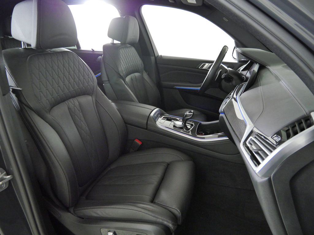 Thumbnail: 2022 BMW X5 - 10