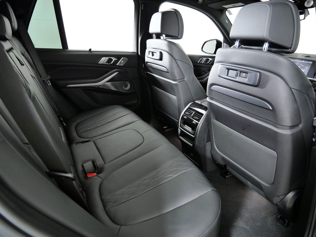 Thumbnail: 2023 BMW X5 - 11