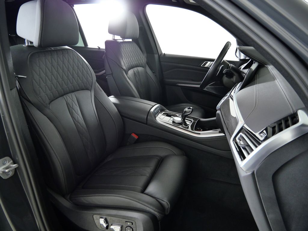 Thumbnail: 2023 BMW X5 - 10