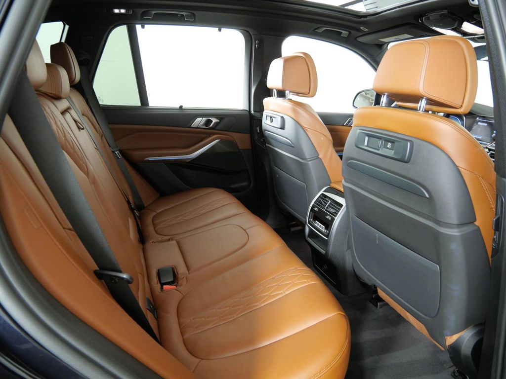 Thumbnail: 2022 BMW X5 - 11