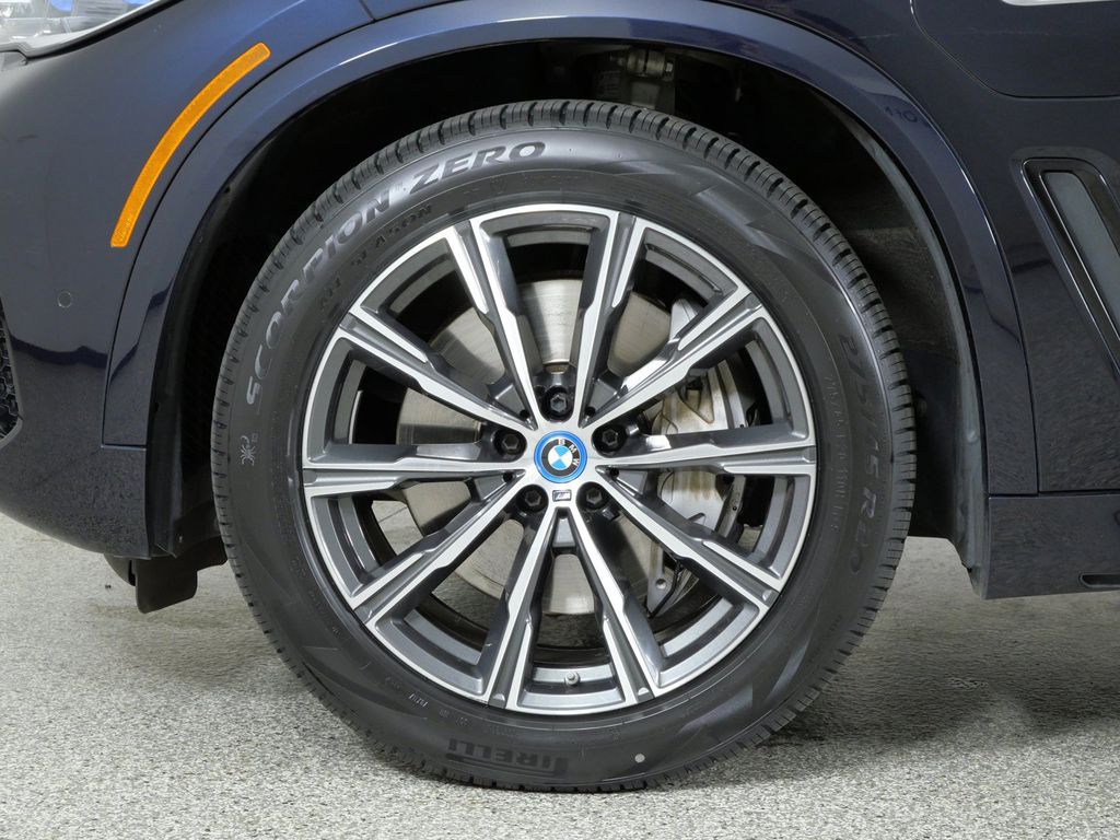 Thumbnail: 2022 BMW X5 - 8