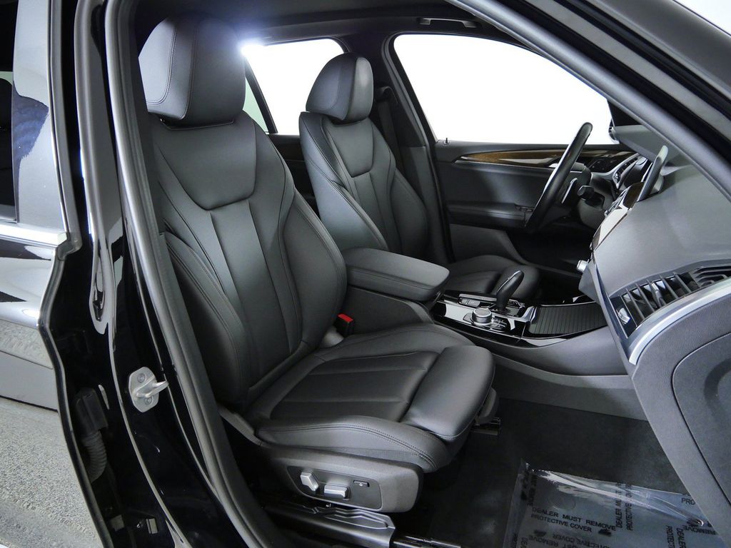 Thumbnail: 2021 BMW X3 - 11
