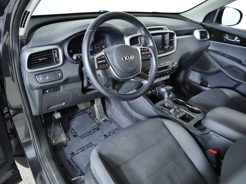 Thumbnail: 2019 Kia Sorento - 9