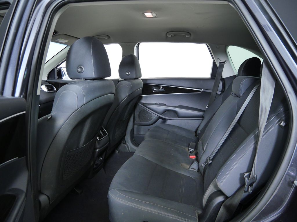Thumbnail: 2019 Kia Sorento - 32