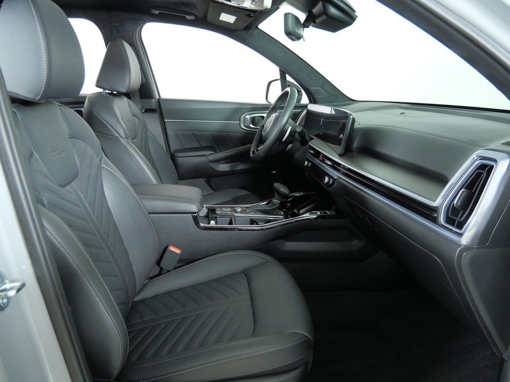 Thumbnail: 2025 Kia Sorento - 10