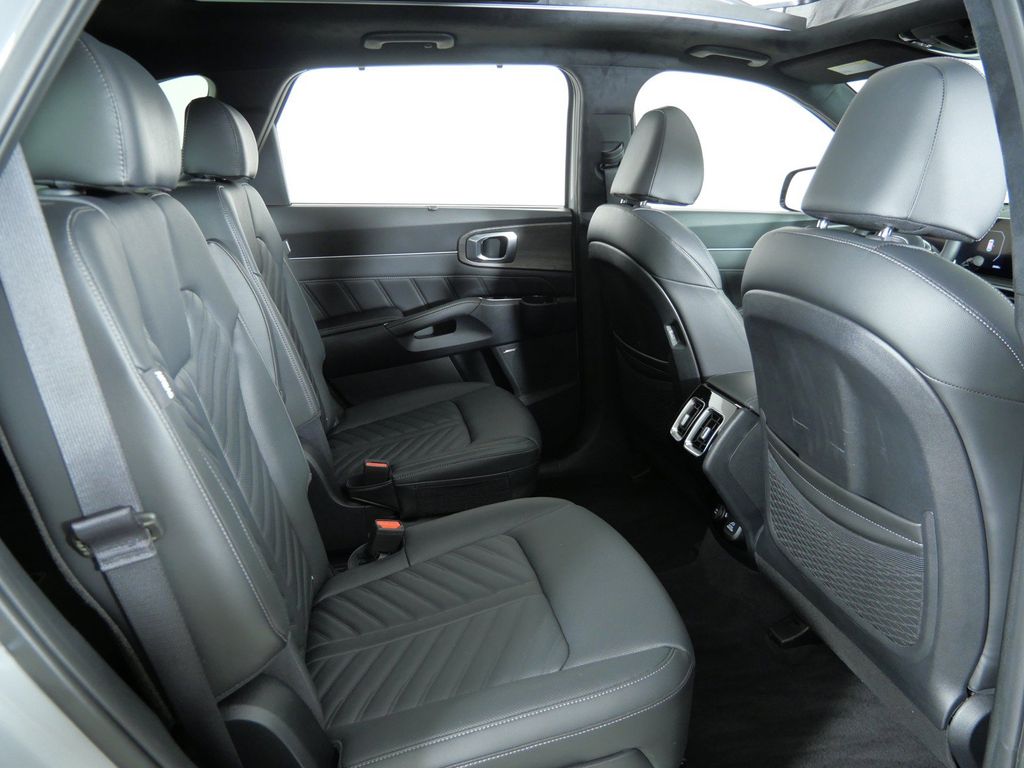 Thumbnail: 2025 Kia Sorento - 12