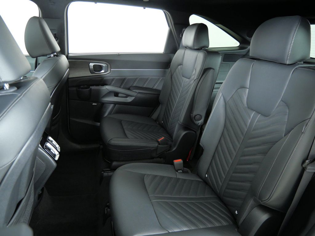 Thumbnail: 2025 Kia Sorento - 35