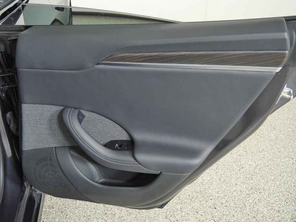 Thumbnail: 2023 Tesla Model S - 28