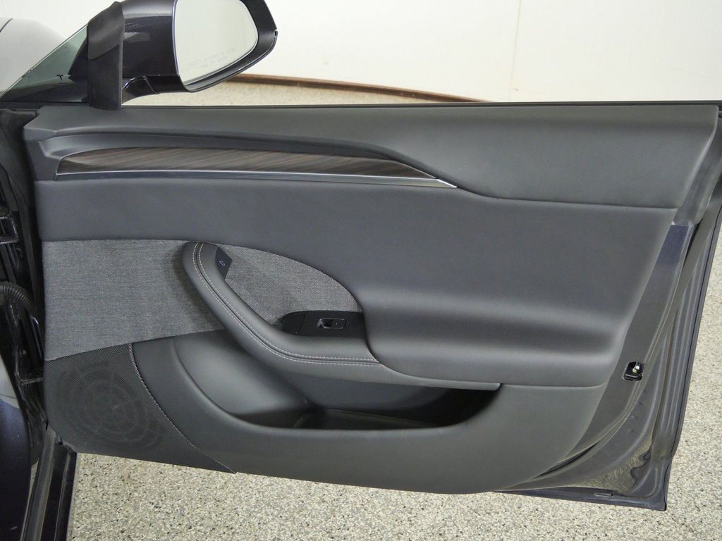 Thumbnail: 2023 Tesla Model S - 24