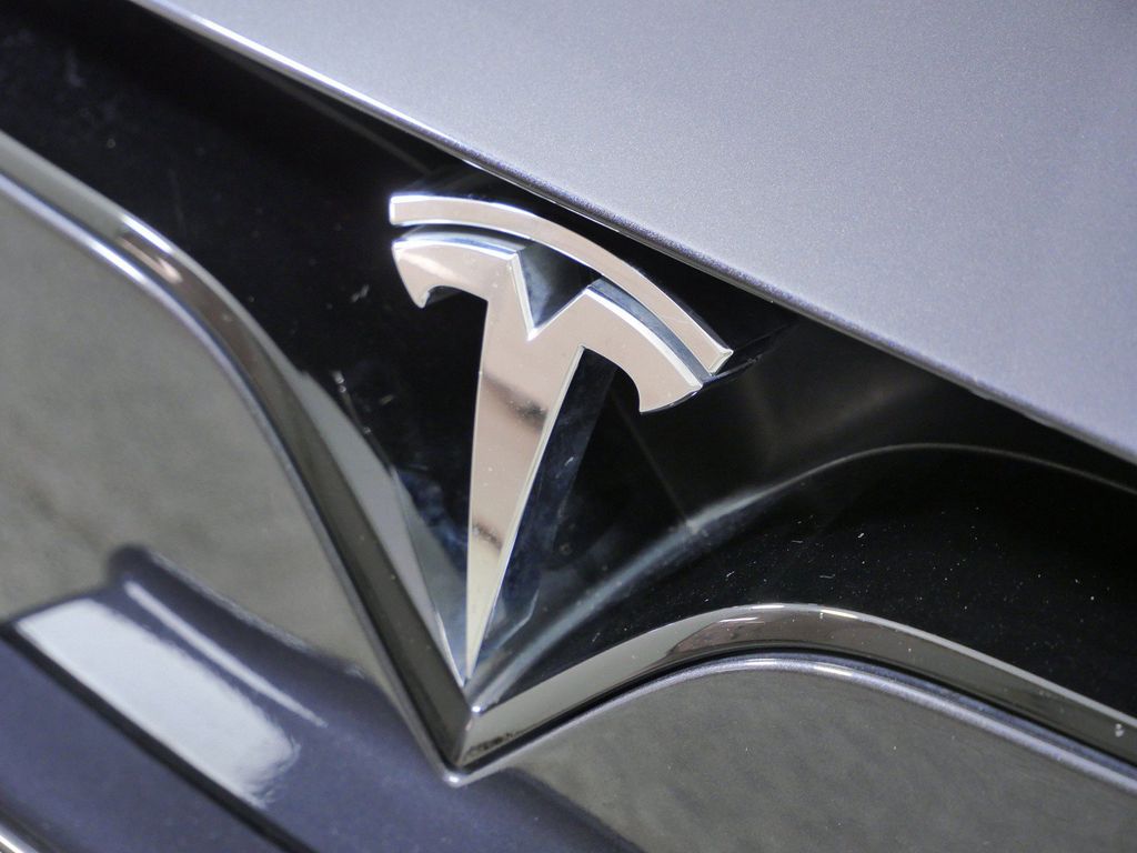 Thumbnail: 2023 Tesla Model S - 6