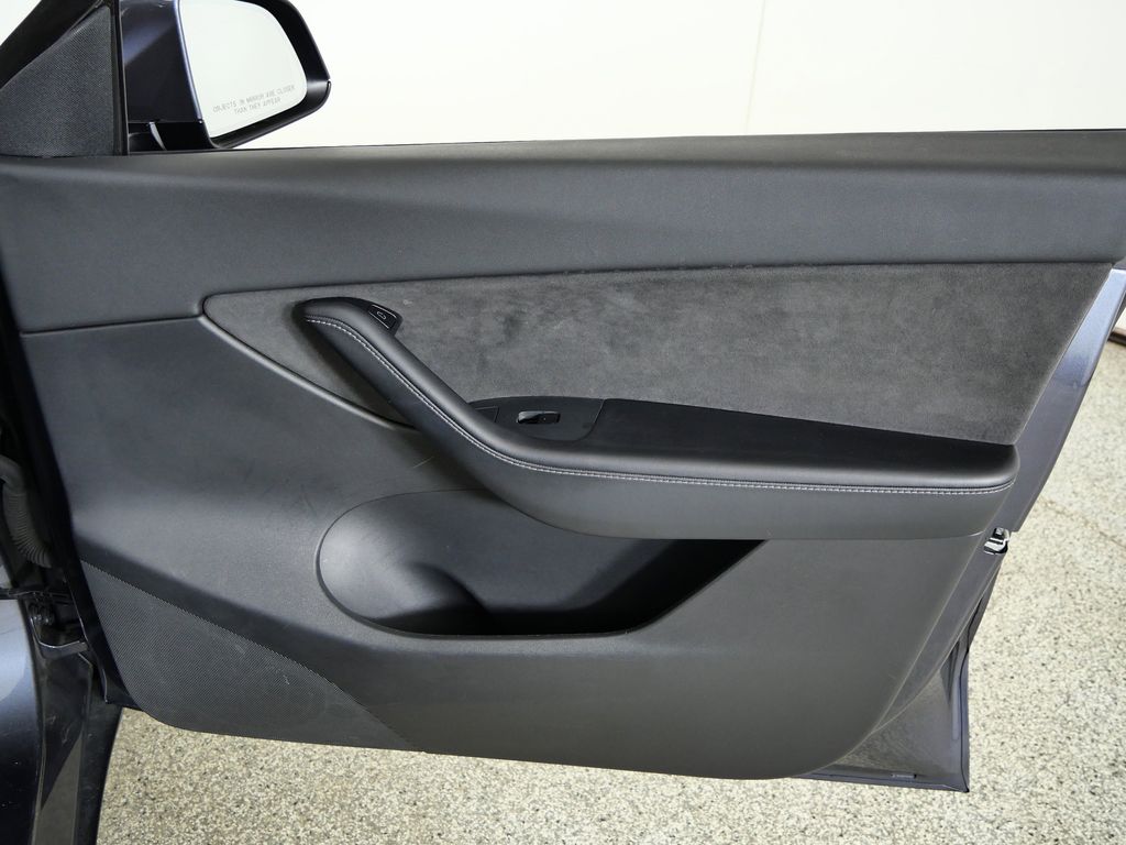 Thumbnail: 2021 Tesla Model Y - 25