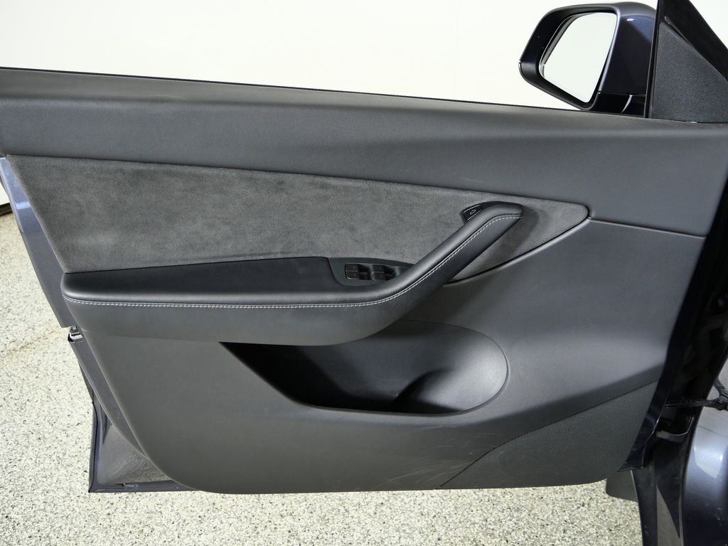 Thumbnail: 2021 Tesla Model Y - 34