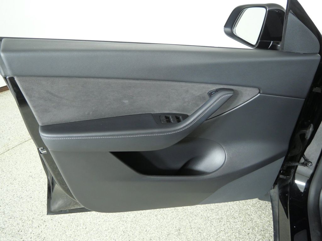 Thumbnail: 2021 Tesla Model Y - 33
