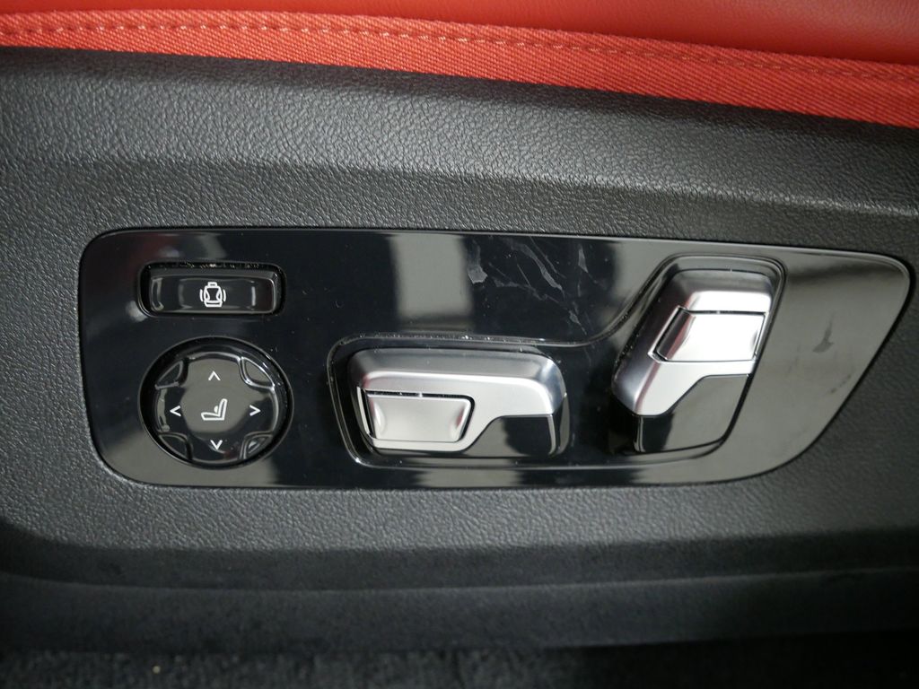 2023 BMW XM  38