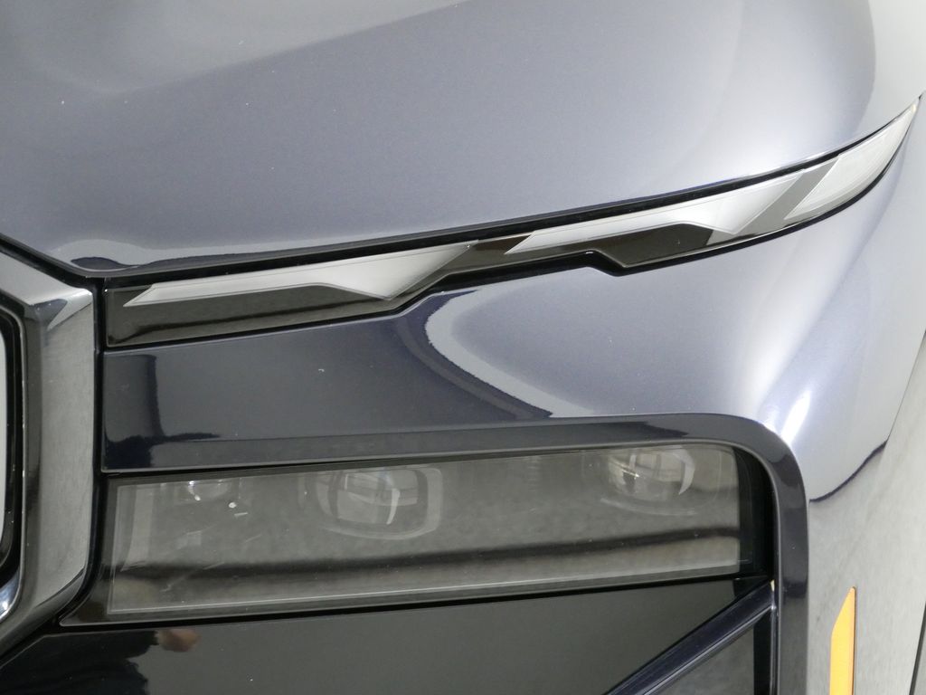 2023 BMW XM  25