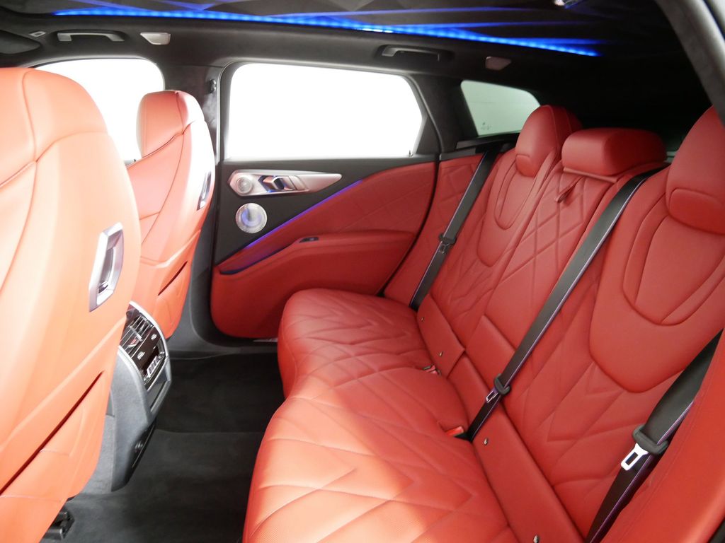 2023 BMW XM  33