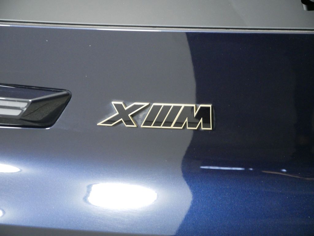 2023 BMW XM  6