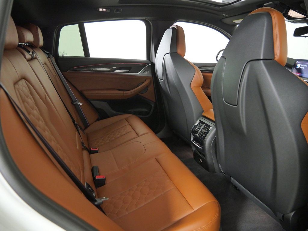 Thumbnail: 2024 BMW X4 - 10