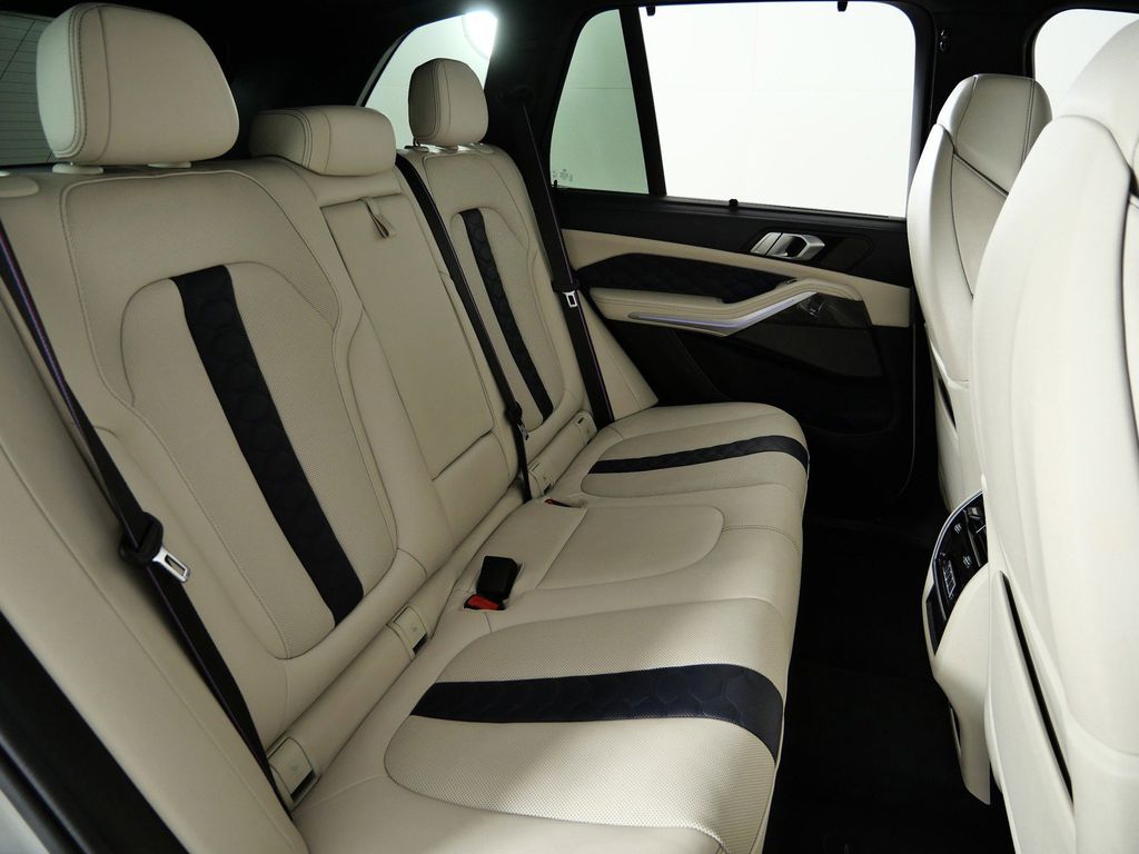 Thumbnail: 2023 BMW X5 - 32