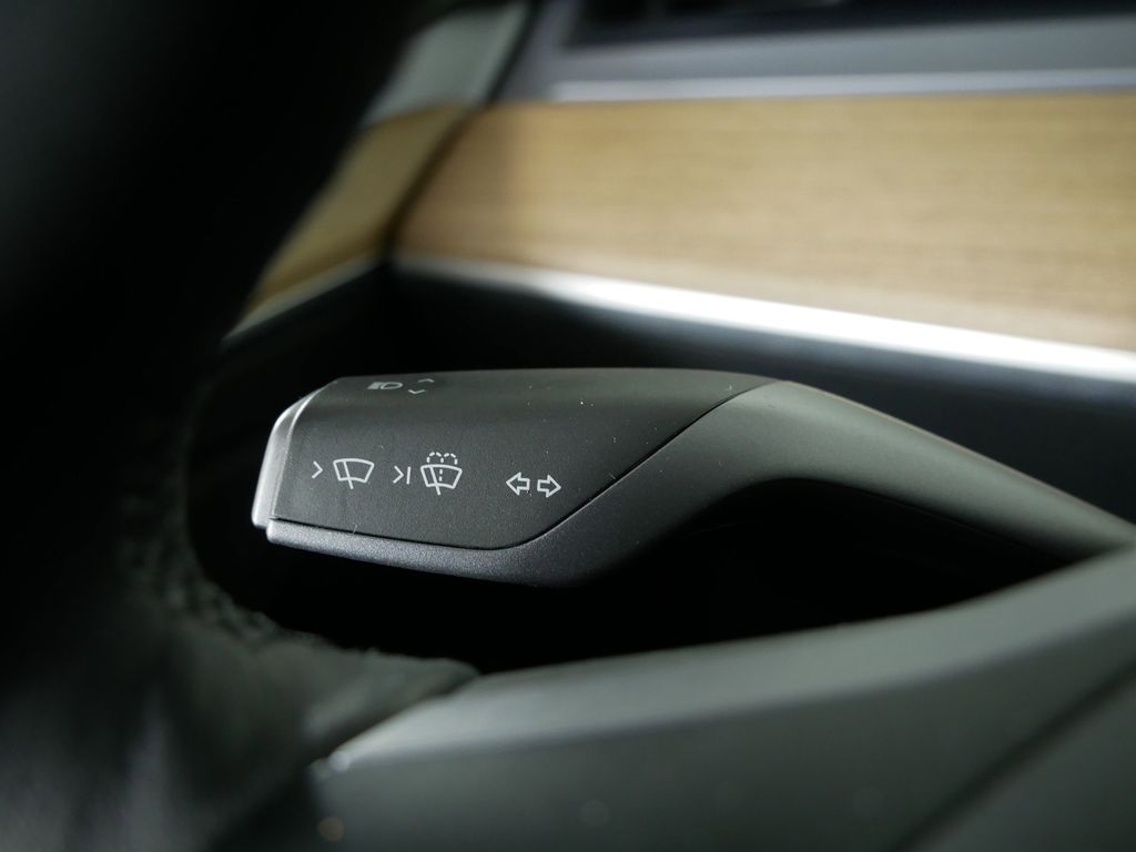 2023 Tesla Model Y Long Range 38