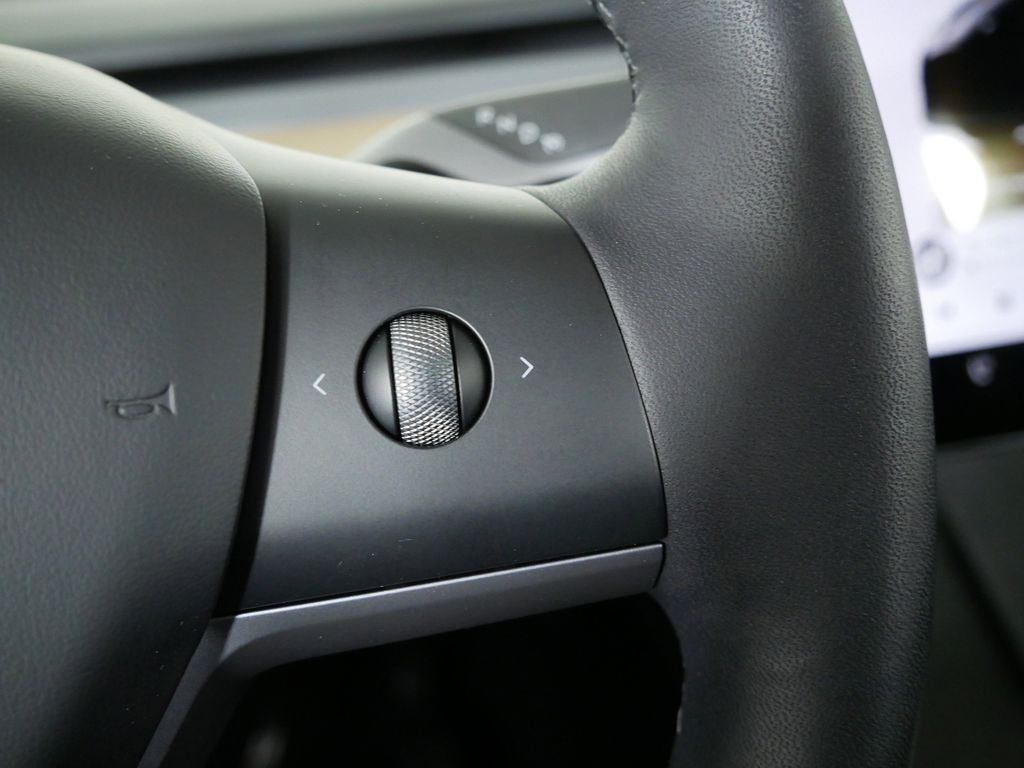 2023 Tesla Model Y Long Range 37