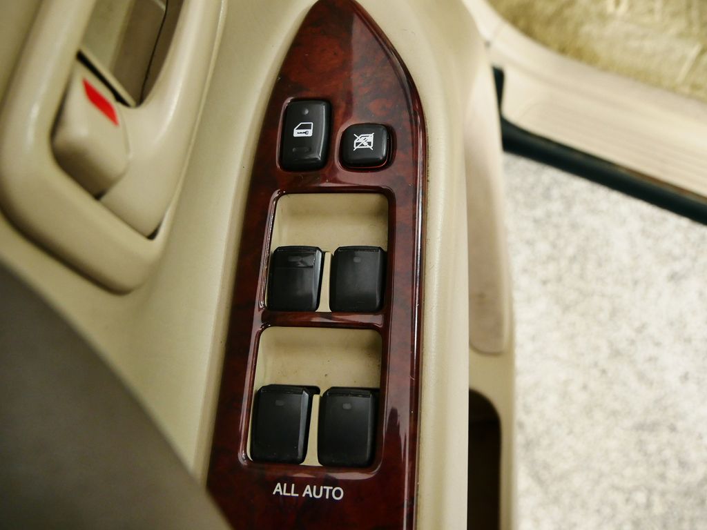 Thumbnail: 2004 Toyota Land Cruiser - 36