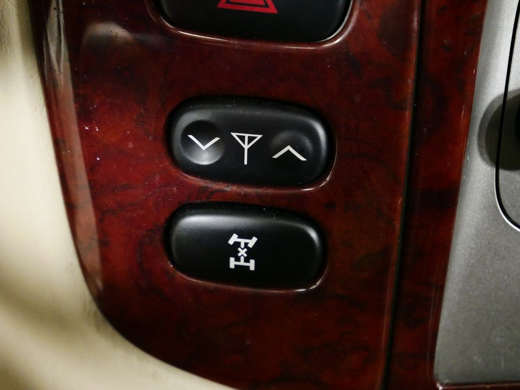 Thumbnail: 2004 Toyota Land Cruiser - 44