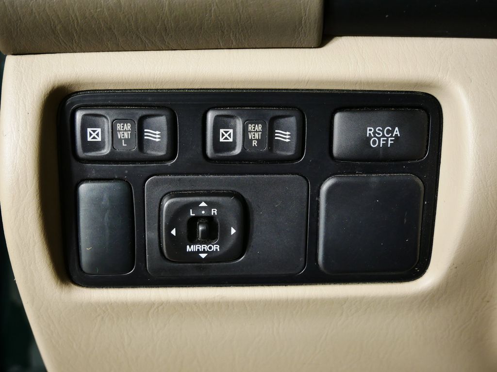 Thumbnail: 2004 Toyota Land Cruiser - 37