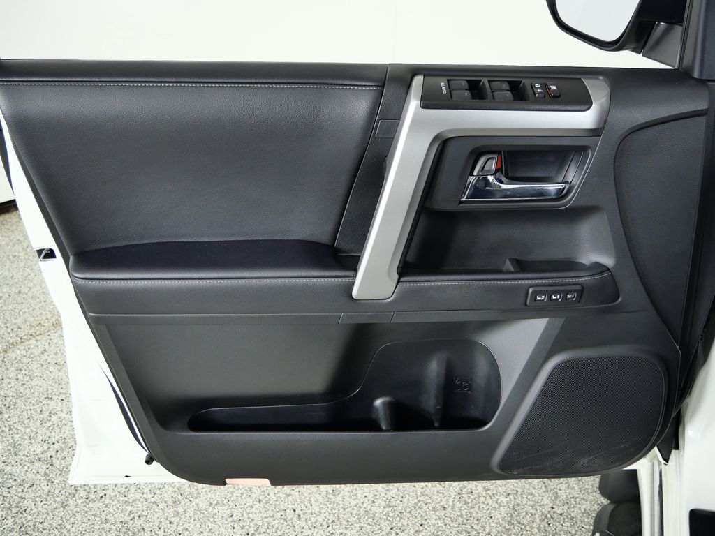 Thumbnail: 2022 Toyota 4Runner - 35