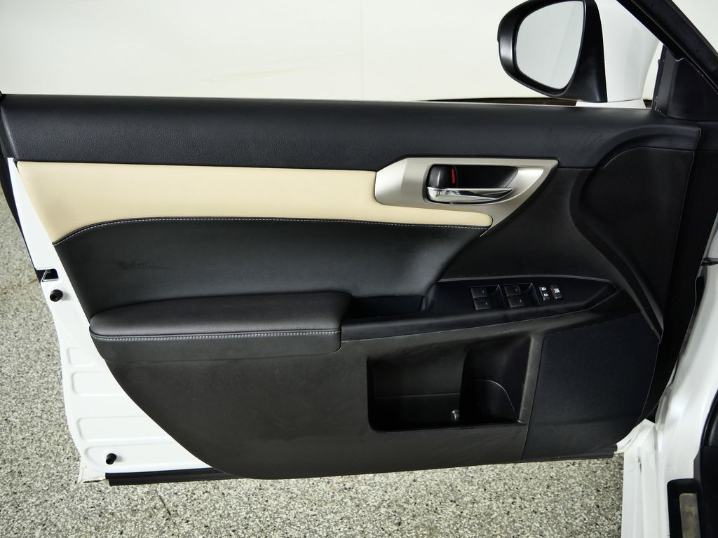 Thumbnail: 2017 Lexus CT - 35