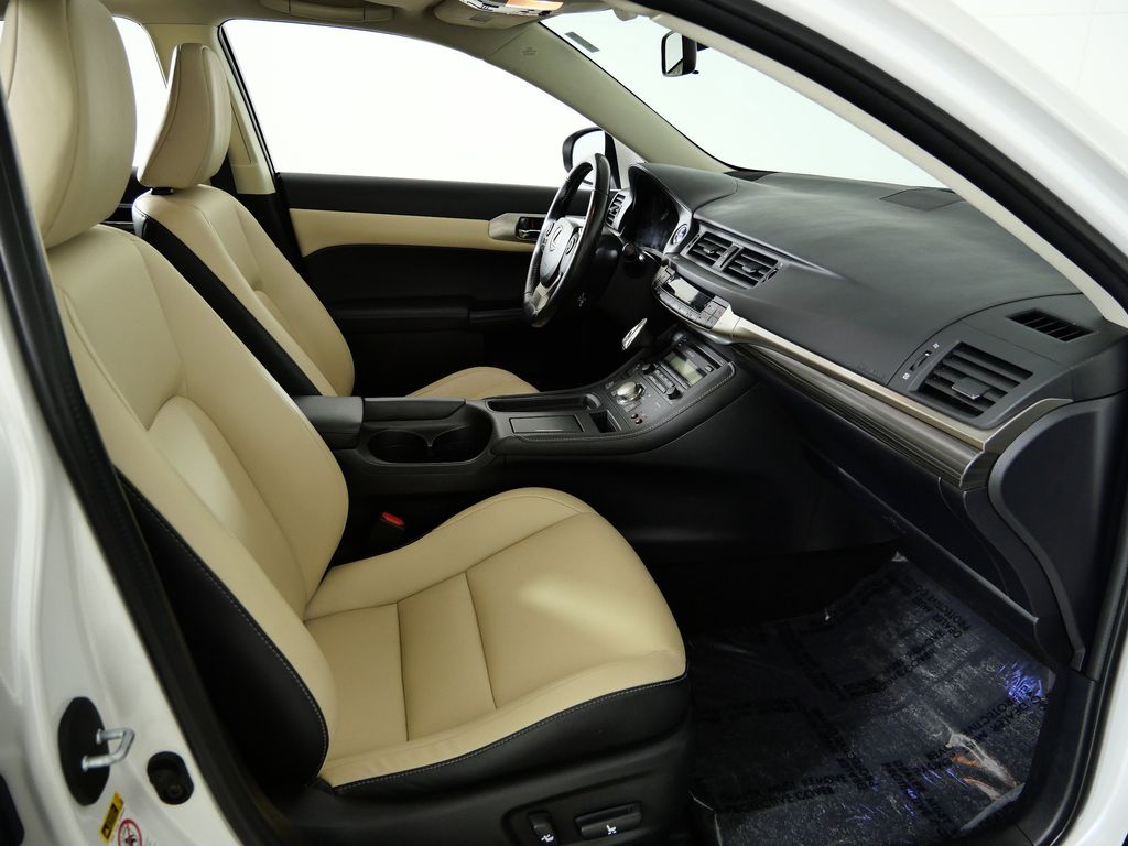 Thumbnail: 2017 Lexus CT - 10