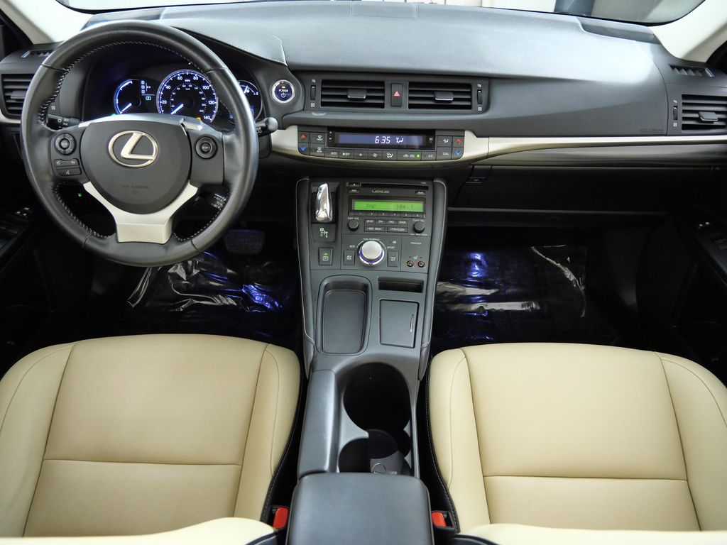 Thumbnail: 2017 Lexus CT - 2