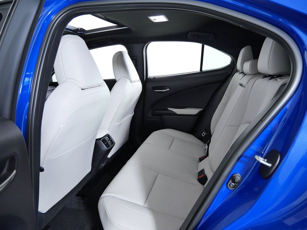 Thumbnail: 2024 Lexus UX - 32
