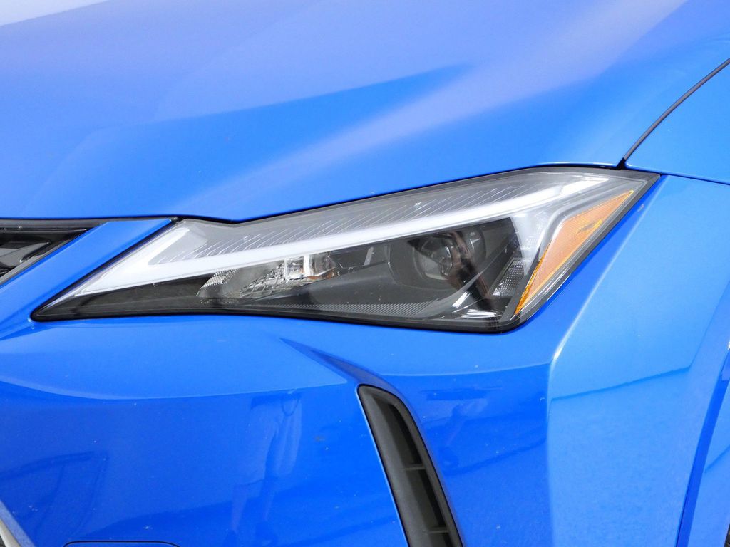 Thumbnail: 2024 Lexus UX - 6