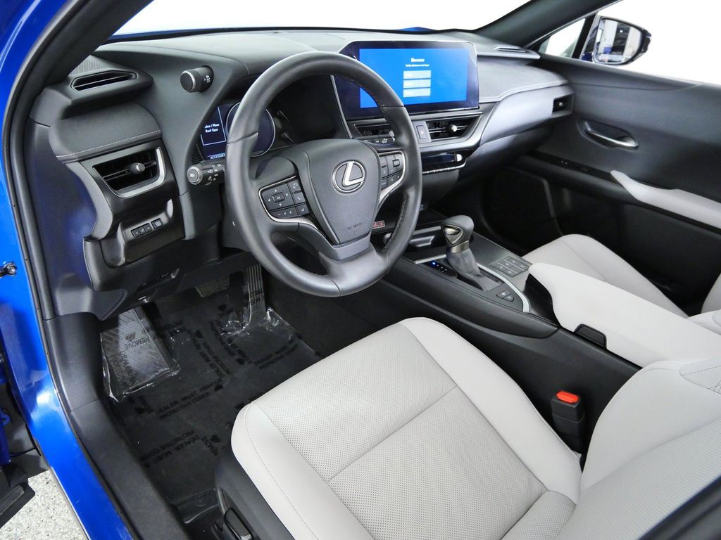 Thumbnail: 2024 Lexus UX - 8